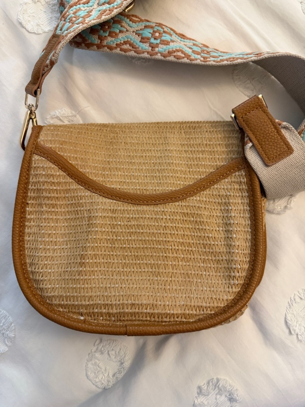 Shiraleah Tan Woven Crossbody with Patterned Strap - Picture 3 of 4